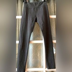 Aerie size M chill. Play. Move. Leggings in dark gray in NWOT condition